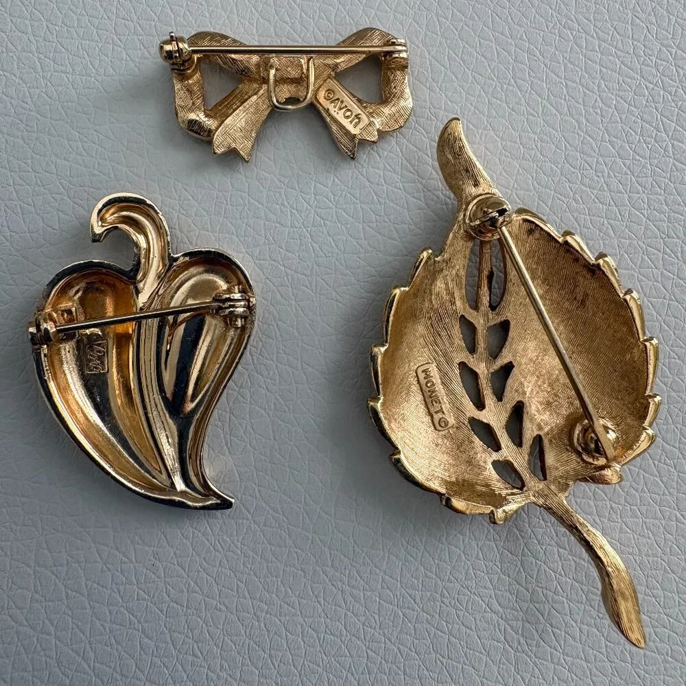 Three Vintage Gold Tone Brooches Two Leaves and a Bow - Picture 2 of 11